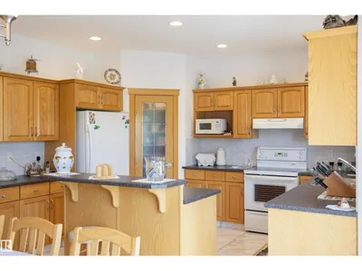 6407 163 AV NW photo 16