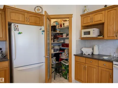 6407 163 AV NW photo 19