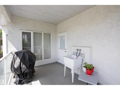 6407 163 AV NW photo 57
