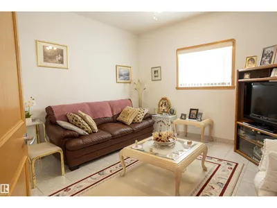 6407 163 AV NW photo 32