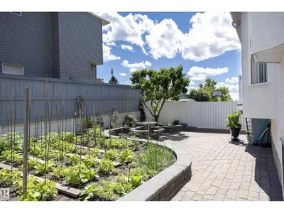 6407 163 AV NW photo 59