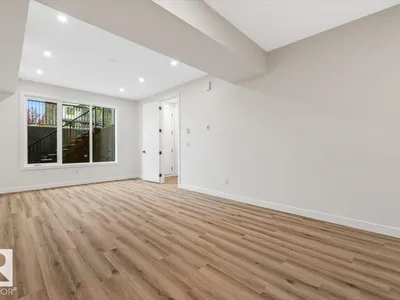 10932 132 ST NW photo 47