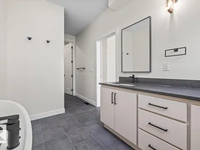 10932 132 ST NW photo 36