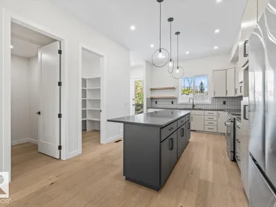 10932 132 ST NW photo 16