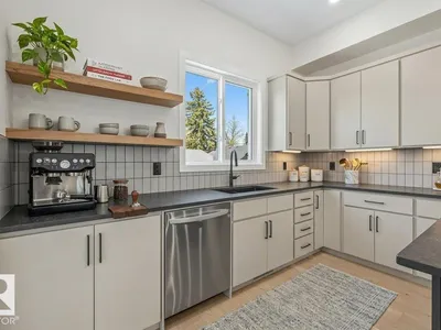 10932 132 ST NW photo 19