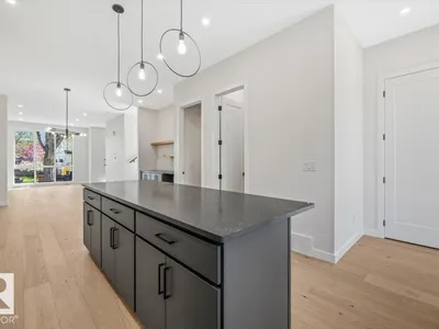 10932 132 ST NW photo 17