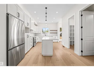 10934 132 ST NW photo 17