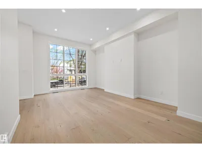 10934 132 ST NW photo 9