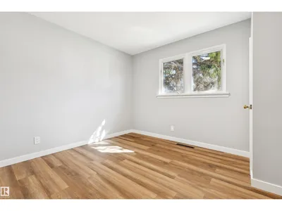10916 151 ST NW photo 21
