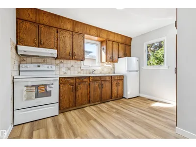 10916 151 ST NW photo 30