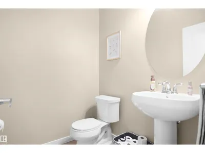 7812 18 AV SW photo 30