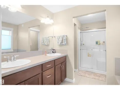 7812 18 AV SW photo 37