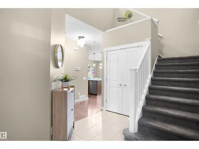 7812 18 AV SW photo 4