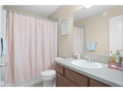 7812 18 AV SW photo 46
