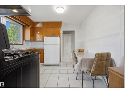 14008 94 ST NW photo 10