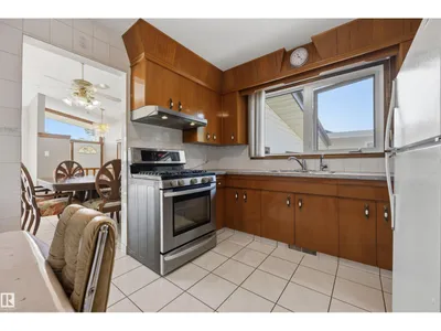14008 94 ST NW photo 9