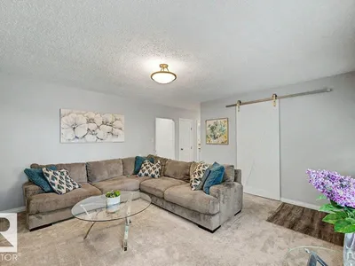 12112 38 ST NW photo 4