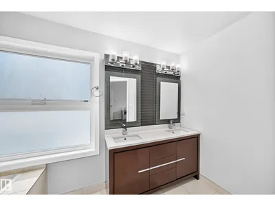 4216 47 ST NW photo 32