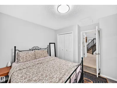 4216 47 ST NW photo 22