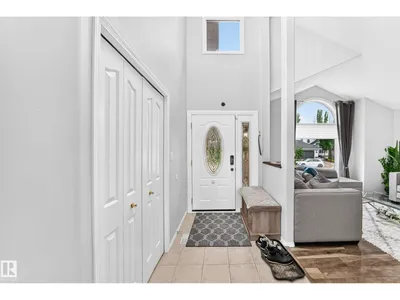 4216 47 ST NW photo 4