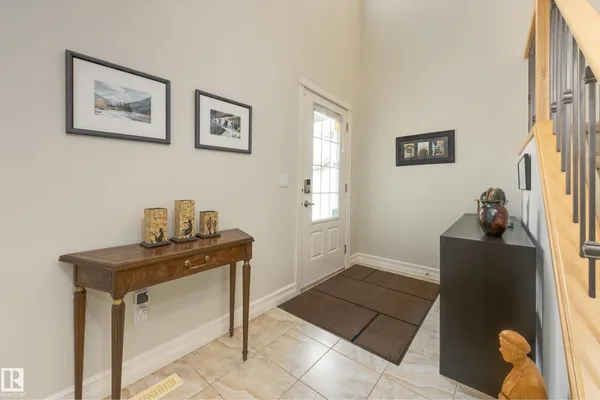 6303 18 AV SW photo 3