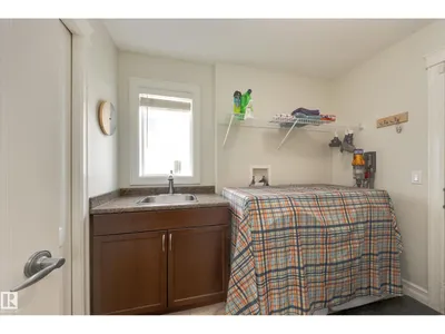 6303 18 AV SW photo 17