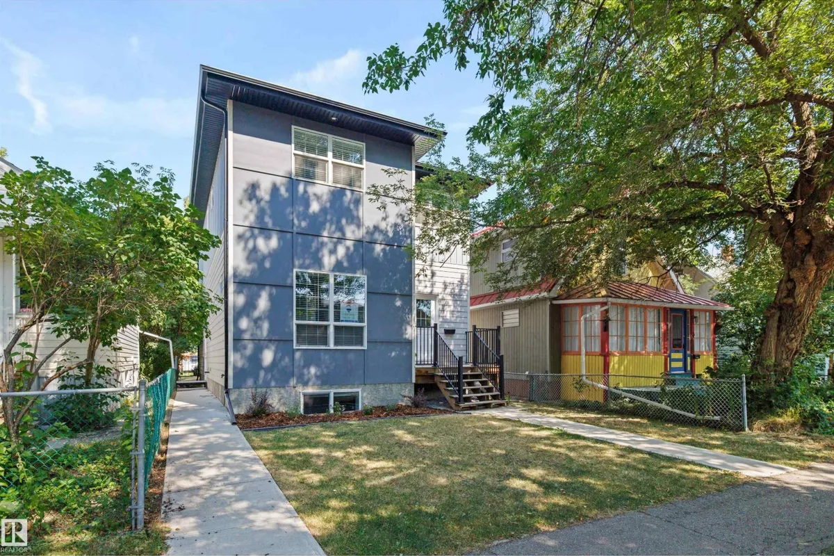 9622 77 AV NW exterior
