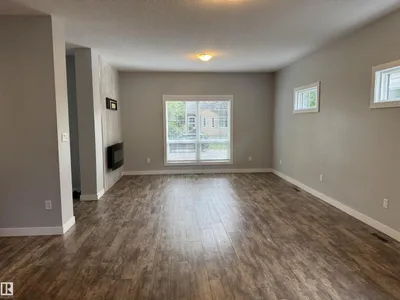 9622 77 AV NW photo 5