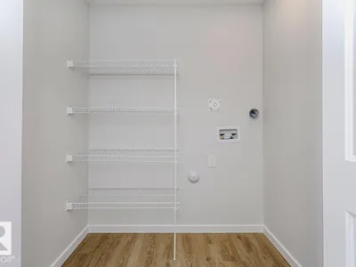 29 McLeod AV photo 14