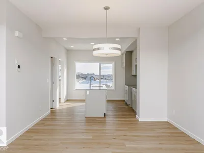 29 McLeod AV photo 5