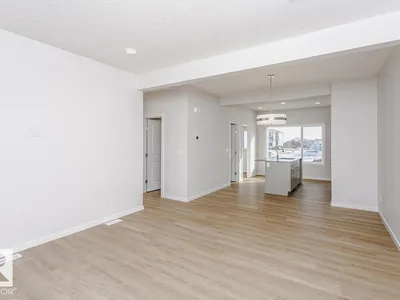 29 McLeod AV photo 6