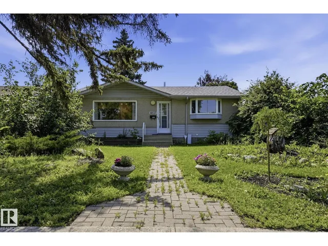 10527 137 AV NW, Edmonton