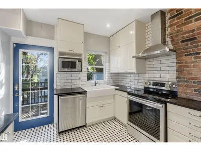 10647 125 ST NW photo 10