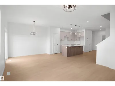 18955 28 AV NW photo 7