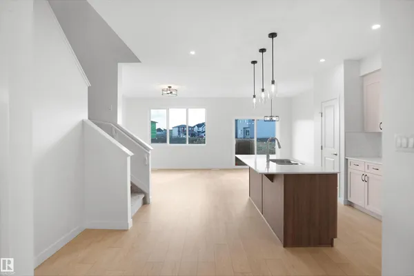 18955 28 AV NW photo 3