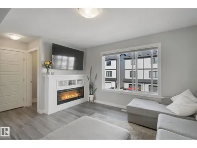 19612 27 AV NW photo 7