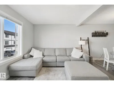 19612 27 AV NW photo 8