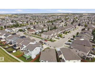 1564 36 AV NW photo 17