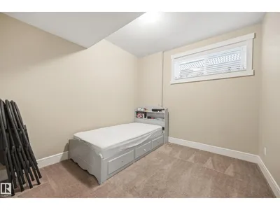 1564 36 AV NW photo 53