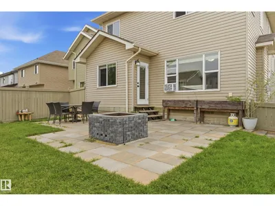 1564 36 AV NW photo 8