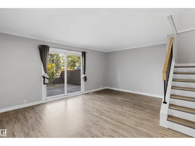 18124 93 AV NW photo 8