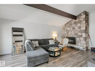 10807 54 AV NW photo 6