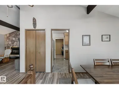 10807 54 AV NW photo 15