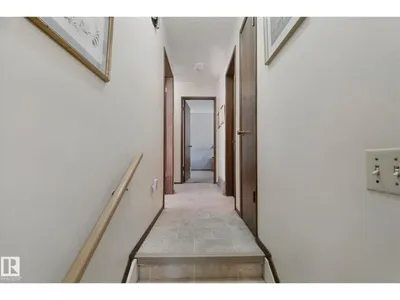10807 54 AV NW photo 21