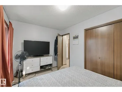 10807 54 AV NW photo 27