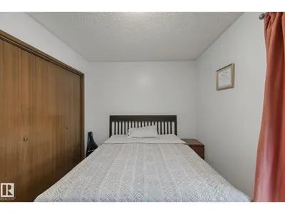 10807 54 AV NW photo 26