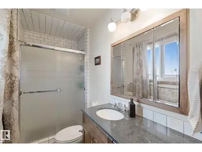 10807 54 AV NW photo 31