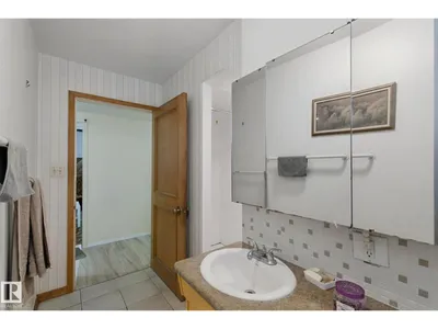 10807 54 AV NW photo 57