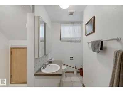 10807 54 AV NW photo 53