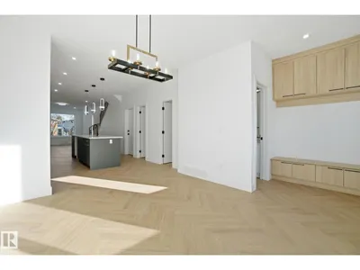 10124 82 ST NW photo 17